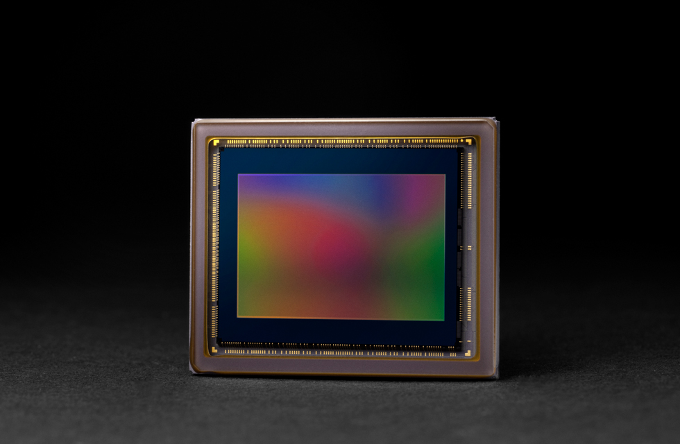 Back-illuminated CMOS imaging sensor with approximately 25.7 megapixels