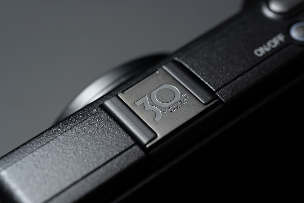 Metal hot shoe cover